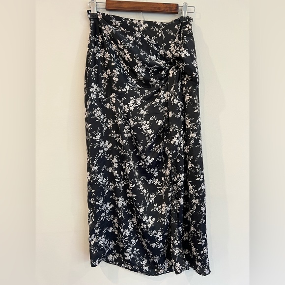 Zara brand new midi black and white floral skirt - Picture 5 of 7